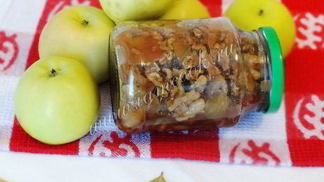яблочное варенье с грецкими орехами