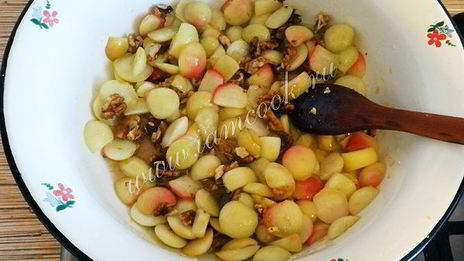 яблочное варенье с грецкими орехами