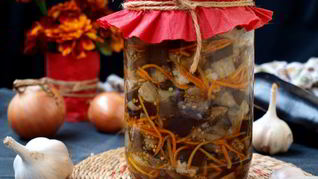 Запеченные баклажаны с морковью на зиму