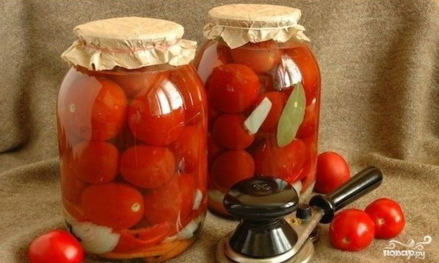 Рецепт засолки помидоров с луком на зиму