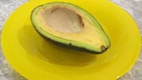 авокадо, фаршированное куриным филе