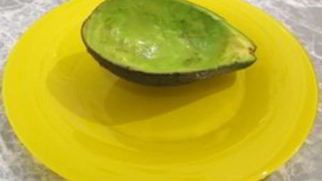 авокадо, фаршированное куриным филе