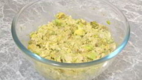 авокадо, фаршированное куриным филе