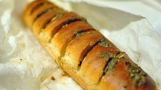 Батон с чесноком и зеленью