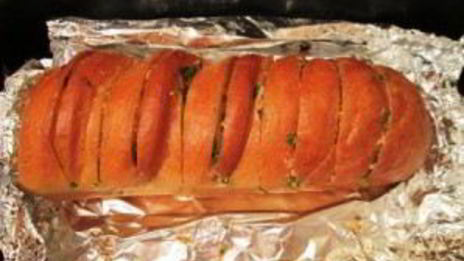 батон с чесноком и зеленью