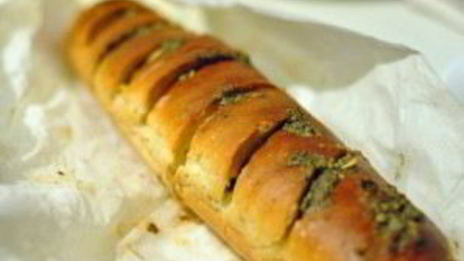 батон с чесноком и зеленью