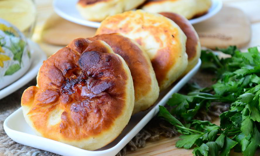 Рецепт беляшей с помидорами и сыром