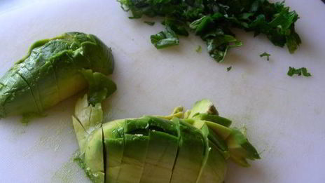 брускетта с авокадо и томатами черри