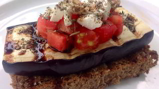 Брускетта с баклажаном-гриль