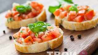 Брускетта с базиликом