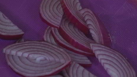 брускетта с белыми грибами, чили и розмарином