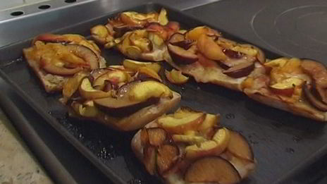 брускетта с фруктами