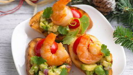 брускетта с гуакамоле и креветками