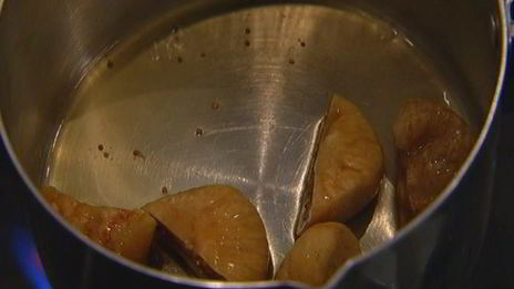 брускетта с инжиром, яблоком и сыром