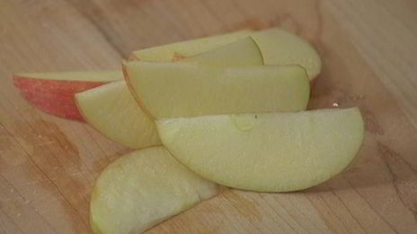 брускетта с инжиром, яблоком и сыром