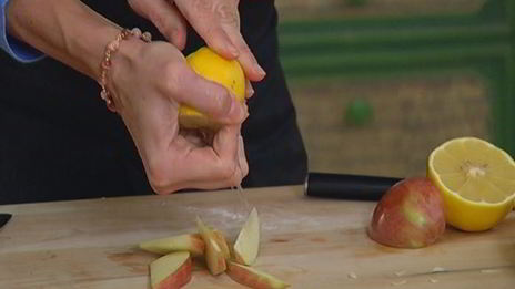 брускетта с инжиром, яблоком и сыром