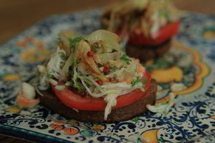 Брускетта с крабами