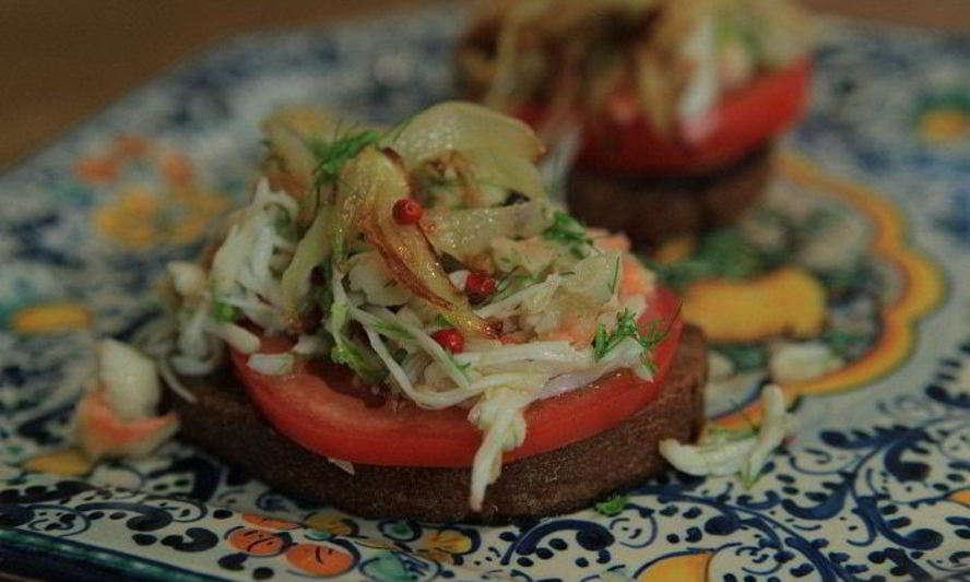 Рецепт брускетты с крабами