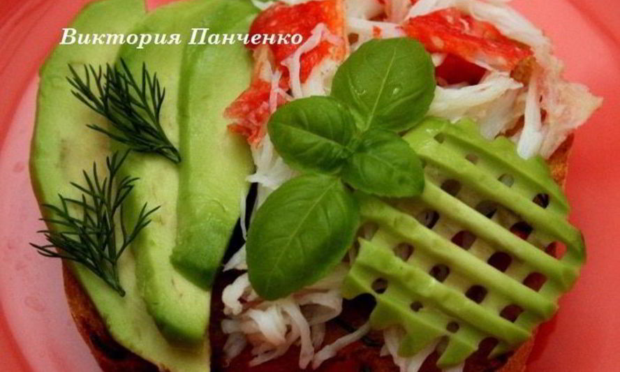 Рецепт брускетты с крабом и авокадо