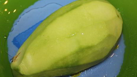 брускетта с крабом и авокадо