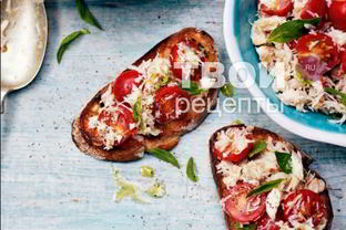 Брускетта с крабом