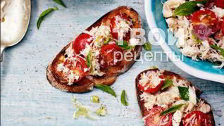 Брускетта с крабом