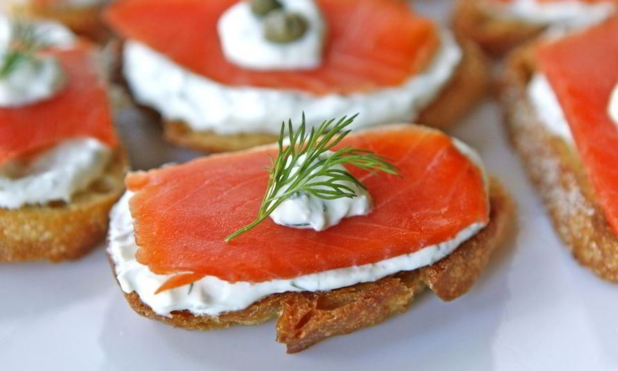 Рецепт брускетты с лососем