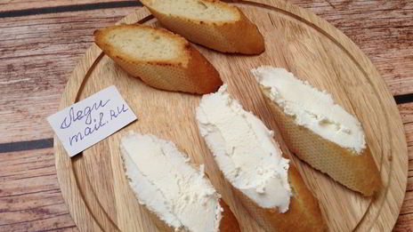 брускетта с огурцом и авокадо