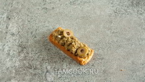 брускетта с оливковой пастой