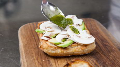 брускетта с печеным болгарским перцем