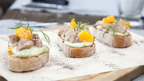 брускетта с печенью трески