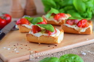 Брускетта с помидорами черри и моцареллой