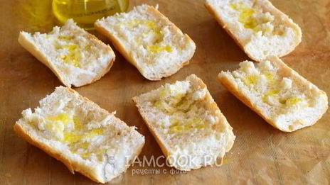 брускетта с помидорами черри и моцареллой