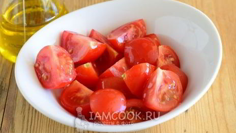 брускетта с помидорами черри и моцареллой