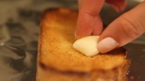 брускетта с помидорами