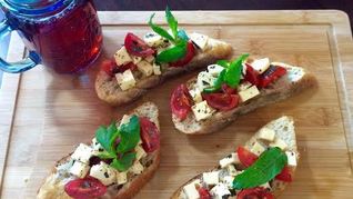 Брускетта с сулугуни