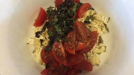 брускетта с сулугуни