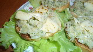 Брускетта с тапенадом из цветной капусты