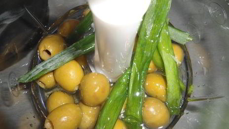 брускетта с тапенадом из цветной капусты