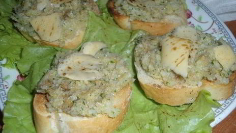 брускетта с тапенадом из цветной капусты