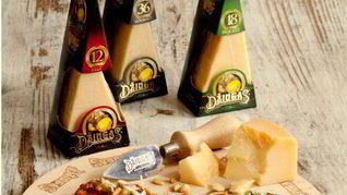 Брускетта с томатами, кедровыми орехами и сыром