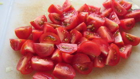 брускетта с цукини, зеленым луком и беконом