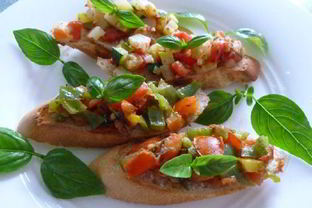 Брускетта с цуккини и болгарским перцем