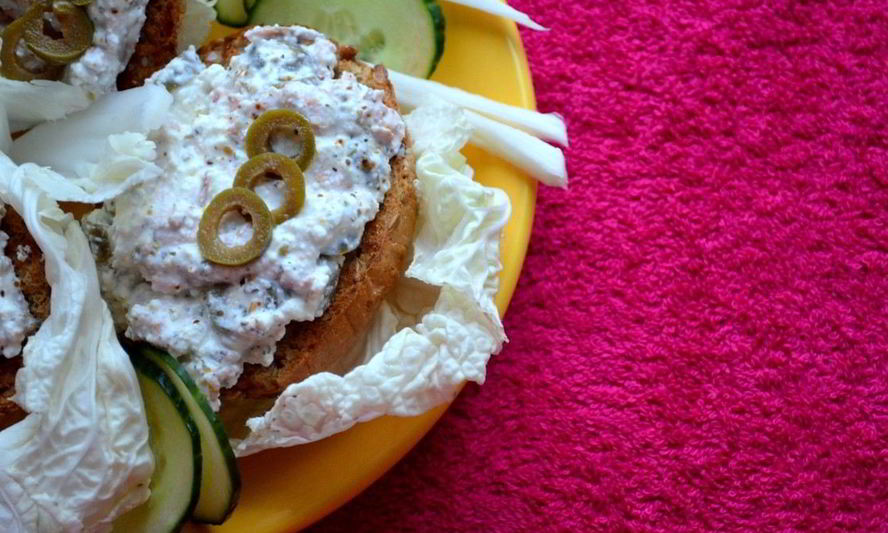 Рецепт брускетты с творогом и красной рыбой