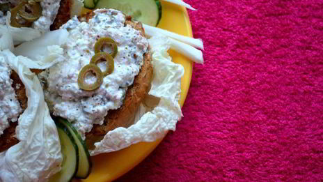 брускетта с творогом и красной рыбой