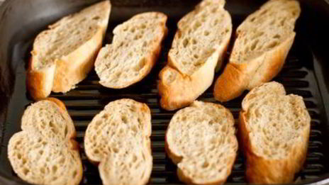 брускетта с уткой, рукколой и бальзамическим соусом