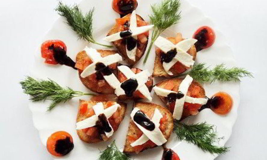 Рецепт брускетт из моцареллы unagrande и помидоров