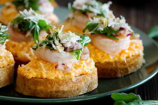 Брускетты с тыквой и креветками