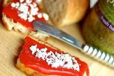 Бутерброды с песто, печеным перцем и фетой