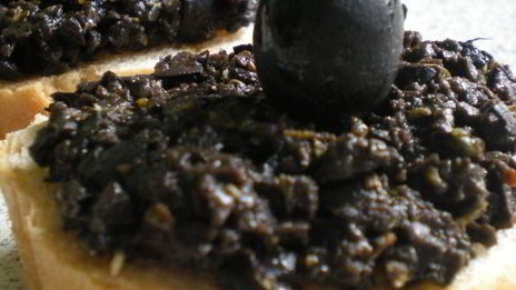 оливковая брускетта